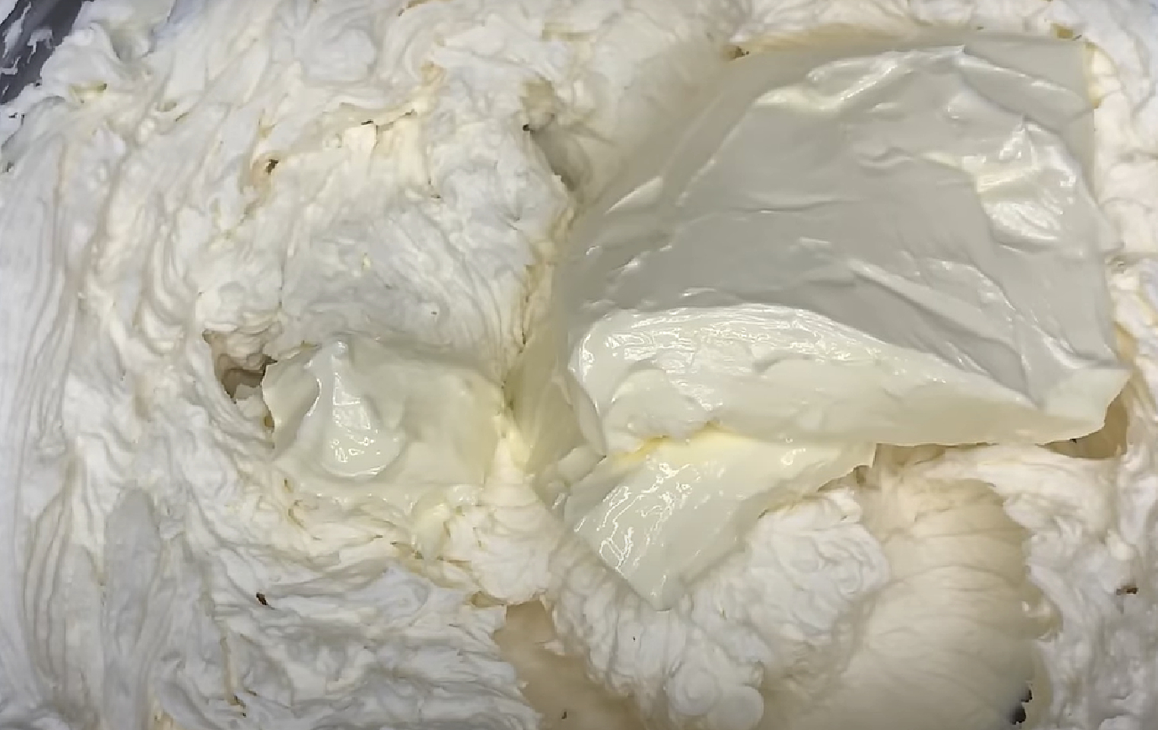 Пляцок &quot;Снікерс&quot;: рецепт традиційної страви з сучасним смаком від Лілії Цвіт